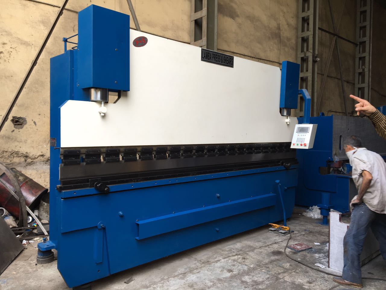 PRESS BRAKE MACHINE